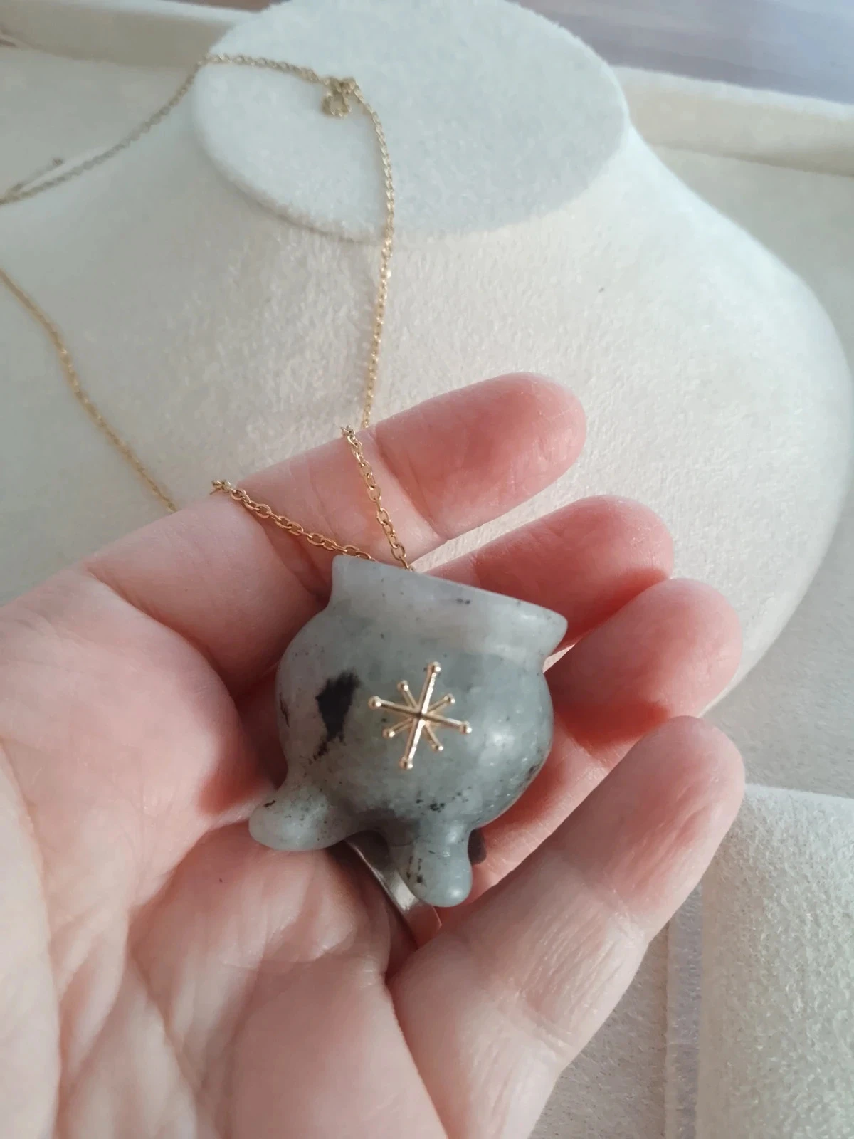 Collier chaudron de sorcière en pierre de labradorite – photo 3